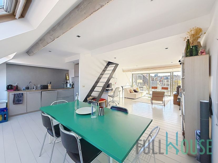 Quartier Lepoutre/Brugmann, Penthouse à la vue dégagée sur jardin, spacieuse et lumineuse réception d'une superficie de 50 m2 avec cuisine américaine