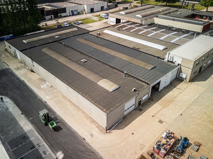 Op het industriepark in Heist-op-den-Berg verhuren we een casco ruimte van 170 m², geschikt als kantoorruimte.<br />
<br />
Direct beschikbaar.<br />