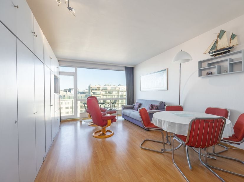 Résidence WESTEND PALACE AB : Spacieux studio avec magnifique vue sur la mer.<br />
Ce studio spacieux et lumineux est situé au 9ᵉ étage, sur la place