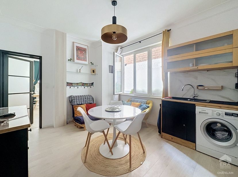 les/Ixelles : Appartement 1 chambre à louer, situé sur l'Avenue Louise. Situé sur la prestigieuse Avenue Louise à Ixelles, cet appartement 1 chambre d