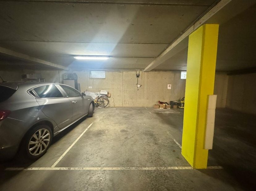 Garage à louer
                    à 3600 Genk