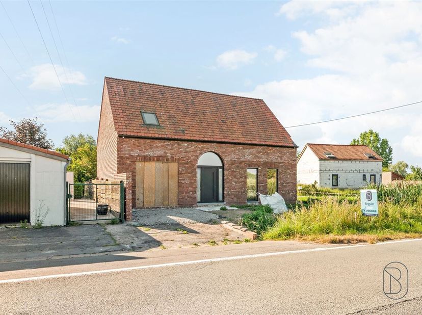 Opportuniteit: OPEN RUWBOUWWONING met tal van afwerkingsmogelijkheden! Deze open bebouwing biedt de ideale basis om jouw droomwoning volledig naar eig