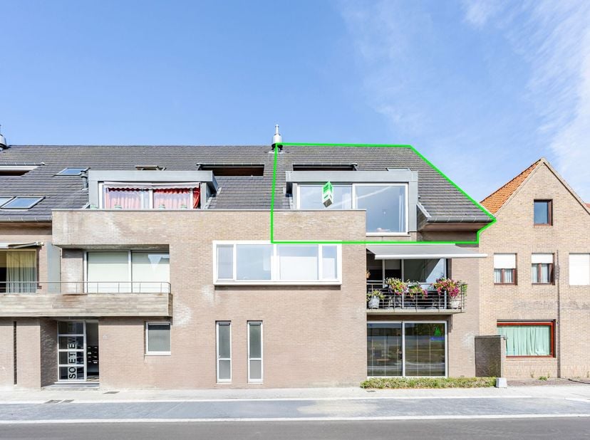 Ruim appartement met 3 slaapkamers, 2 terrassen in centrum Zedelgem<br />
Op een uitstekende locatie in het centrum van Zedelgem, op wandelafstand van
