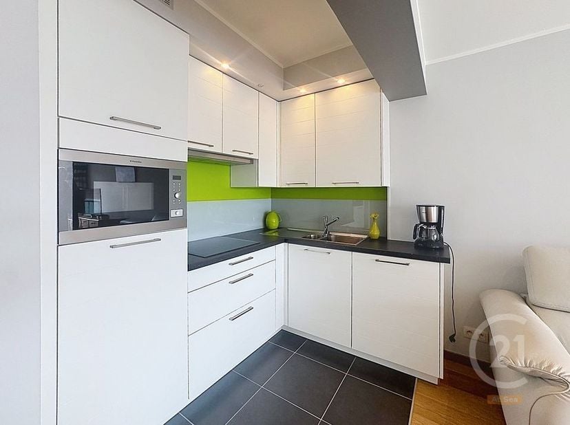 Deze verzorgde studio is centraal gelegen in Westende-Bad, op wandelafstand van het strand, winkels en horeca.<br />
Bij het binnenkomen vindt u prakt