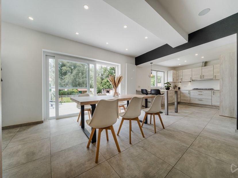 Huis te koop
                    in 6044 Roux