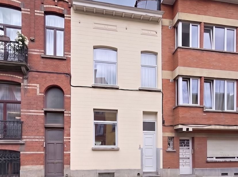 IMMOSCHMIDT (Ref. 29825) -  ETTERBEEK (Chasse) - Direct beschikbaar: Mooie eengezinswoning van 152 m² met 4 slaapkamers, gelegen tussen de Rue de Haer