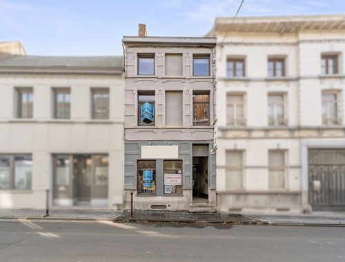                                         Gemengd gebruik te koop in Frasnes-lez-Buissenal, € 165.000
