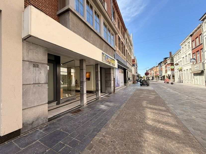 Bien professionnel à louer
                    à 3680 Maaseik