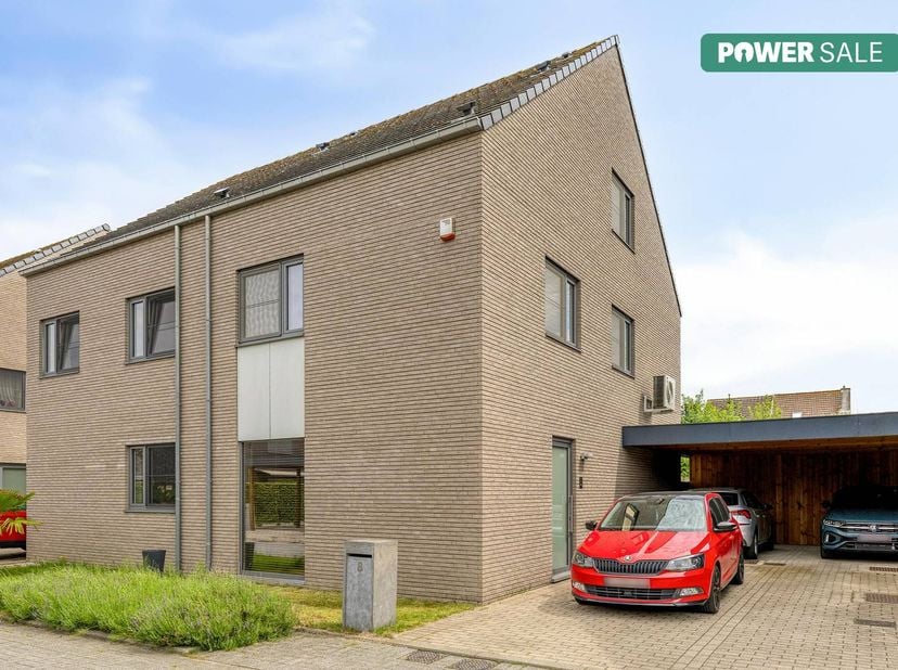 Half open bebouwing te koop in Schelle<br />
indeling:<br />
gelijkvloers:<br />
- inkomhal<br />
- gastentoilet<br />
- woonkamer met veel lichtinval