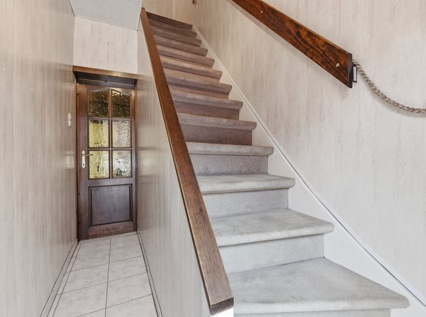 Langs de Adelardusstraat ter hoogte van nummer 16 vinden we deze te renoveren woning terug. Grote troef van deze woning is ongetwijfeld de ligging! He