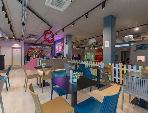                                         Handelszaak te koop in Sint-Pieters-Leeuw, € 610.369,80
