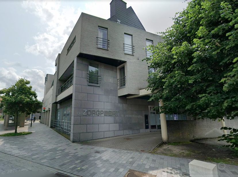ALGEMEEN:<br />
Ondergrondse autostaanplaats in centrum van Lommel.<br />
<br />
PLUSPUNTEN:<br />
<br />
+ Gelegen in het centrum van Lommel<br />
+