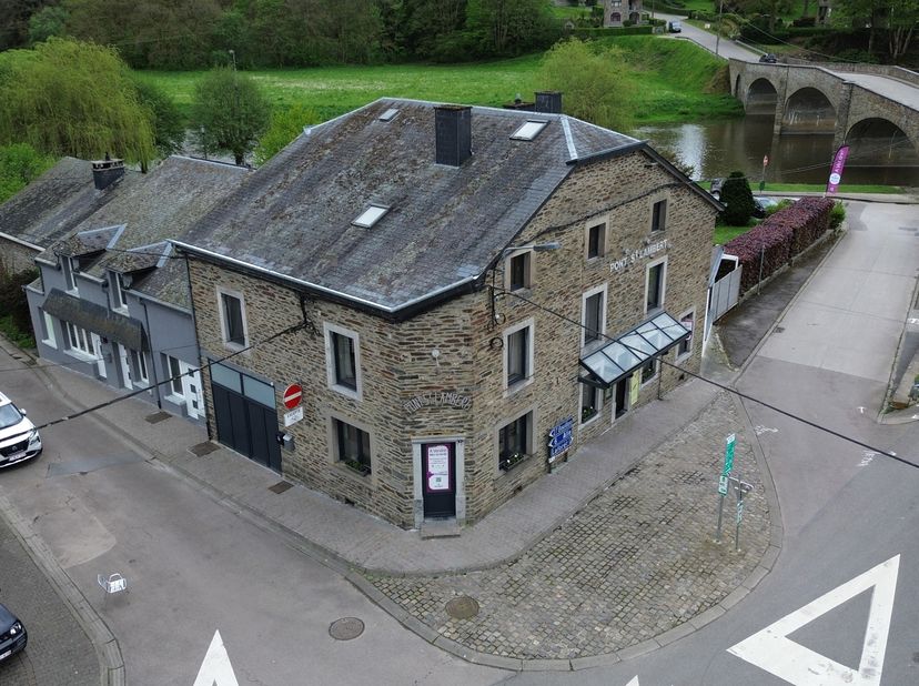 À vendre – Propriété de caractère unique “Pont Saint Lambert” à Vresse-sur-Semois<br />
Au cœur des Ardennes belges, dans le pittoresque Vresse-sur-Se