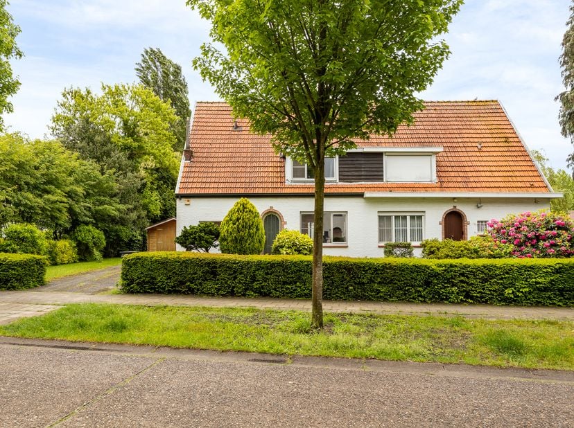 Te renoveren eengezinswoning op prachtig perceel van 843 m² in Heideaard in Brasschaat!<br />
LOCATIE<br />
Uw nieuwe thuis bevindt zich in de gegeerd