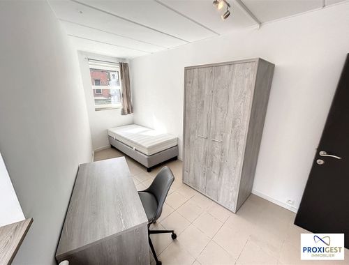                                        Studio met slaaphoek te huur in Namur, € 350
