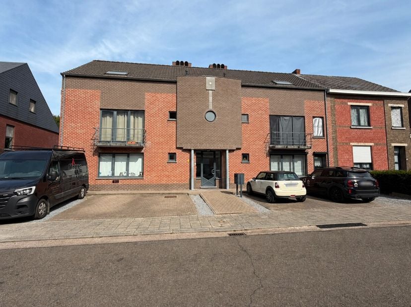 Dakappartement met 1 slaapkamer in Herk-de-Stad. Dit appartement heeft een bewoonbare opp. van 74m² en is ingedeeld als volgt:Tweede verdieping: inkom