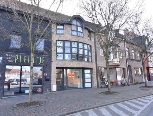                                        Bureaux à louer à Rumbeke, € 900
