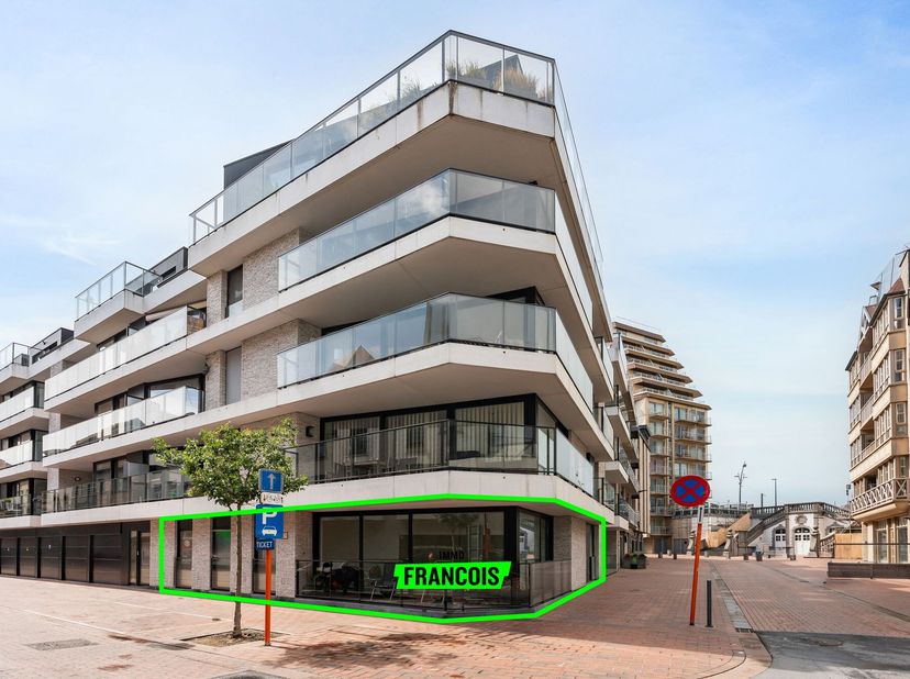Ontdek dit unieke gelijkvloersappartement in Blankenberge! Dit moderne appartement, gelegen in de Vanderstichelenstraat 42, maakt deel uit van een rec