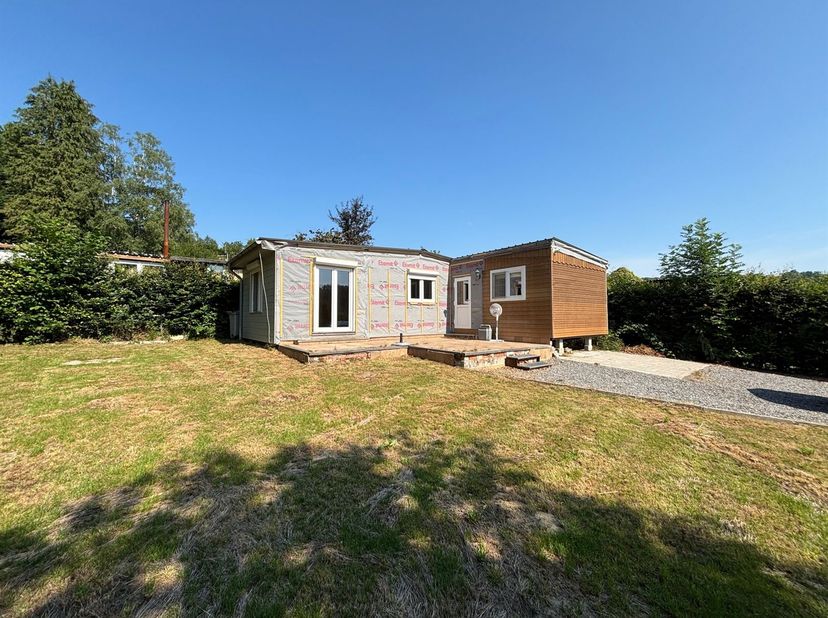 Maisons &amp; Chalets d'Ardennes vous propose ce chalet dans un endroit calme dans le camping de Warre, à seulement 3 min de Durbuy. Érigé sur un terrain