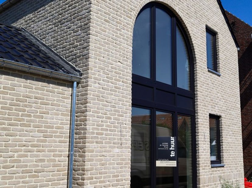 Rustig wonen op een unieke locatie nabij de Maas en de Maasplassen<br />
Aan de Maasstraat in Ophoven verrijst een kleinschalig woonproject bestaande
