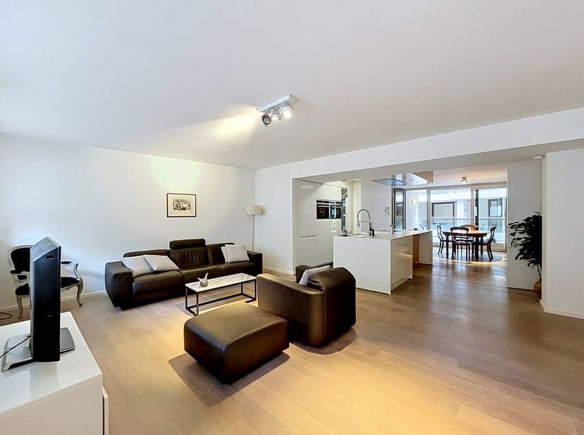 Lichtrijk en instapklaar appartement (107 m²) met terras en parking in hartje Brugge.<br />
<br />
Bent u op zoek naar een stijlvol en comfortabel app