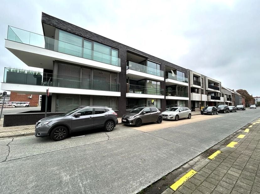 BEZOEK AANVRAGEN ENKEL MOGELIJK VIA VOLGENDE LINK: https://verlinden.mijnhuurprofiel.be/property/2b5e3afe-9ba0-483e-aec9-4f07e04bdb0e<br />
Dit gelijk