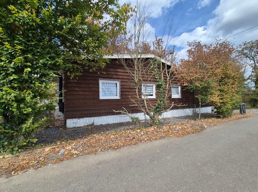 SOUS-SOL de ± 53m²<br />
- Cave 1 de ± 30m² sur terre, <br />
- Cave 2 de ± 16m² sur terre, <br />
- Vide ventilé, <br />
REZ DE CHAUSSEE de ± 70m²<br