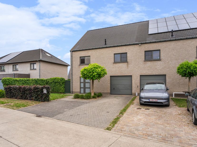 Altro vastgoed verkoopt : eerste bezoekdag op zaterdag 20 juni - enkel op afspraak<br />
<br />
Op zoek naar een woning die volledig klaar is voor de
