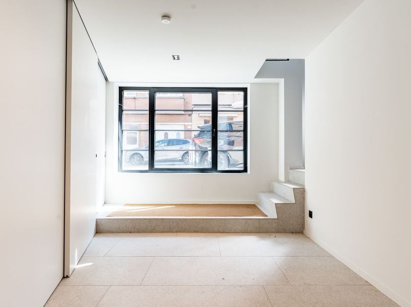 Luxueus afgewerkt herenhuis in het Nieuw Kwartier! <br />
<br />
Ligging: Het pand is gelegen in een rustige doodlopende straat op wandelafstand van