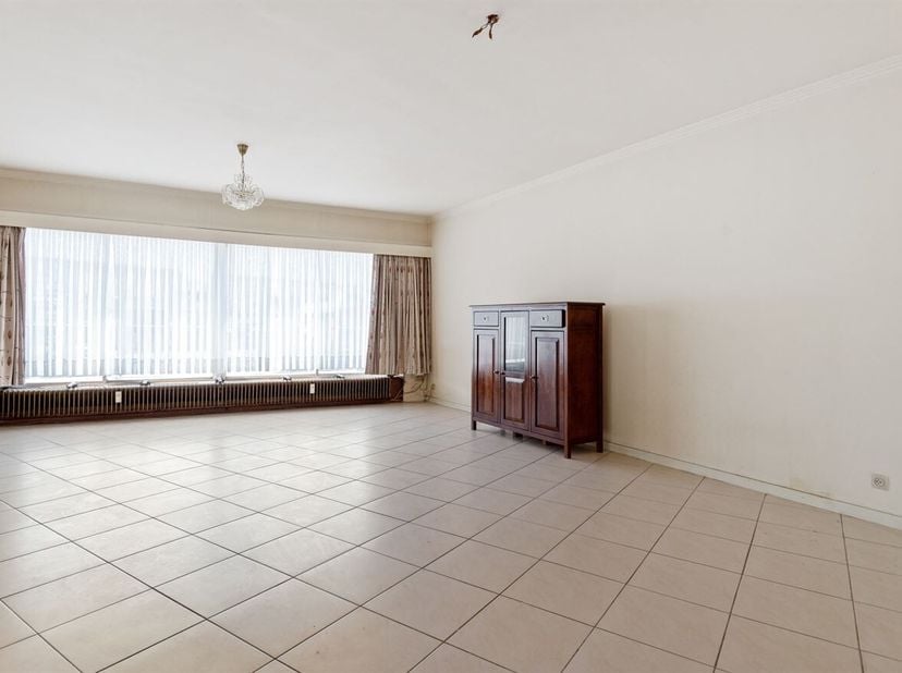 Te renoveren appartement met 3 slaapkamers te Merksem!<br />
Op zoek naar een appartement met veel potentieel op een uitstekende locatie in Merksem? D