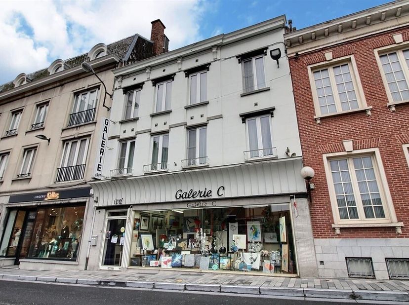 VENTE EN VIAGER D'UNE SUPERBE MAISON DE COMMERCE EN PLEIN CENTRE-VILLE