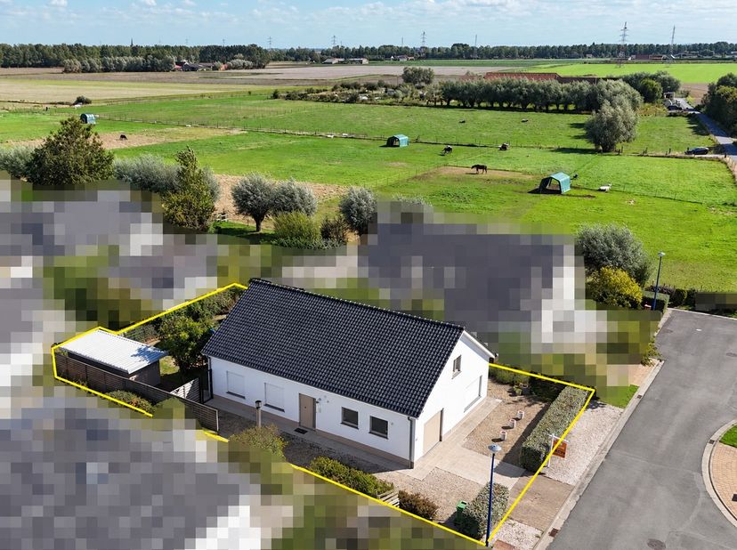 Deze woning is rustig gelegen in een doodlopend straatje, en is perfect voor gezinnen of als tweede verblijf (wordt momenteel verhuurd als vakantiewon