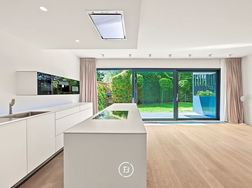 Appartement te huur in Rue Van Eyck 11 bus 1er,
                    1050 Elsene