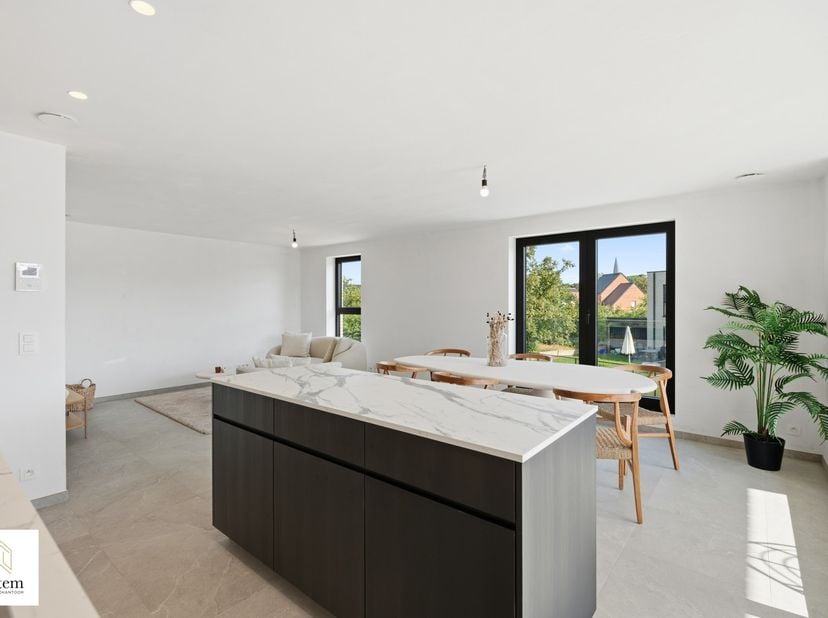 Exclusief en energiezuinig nieuwbouwappartement met ruim terras<br />
<br />
Ontdek dit stijlvolle en hoogwaardig afgewerkte appartement op de eerste
