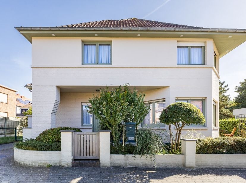 Huis te koop in Julien Dillenslaan 11,
                    8670 Sint-Idesbald