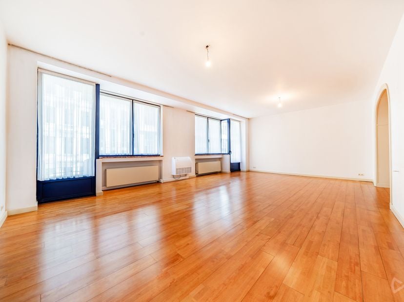Info: bruxelles.ouest@weinvest.be of 02 315 77 22<br />
Ideaal gelegen in het hart van Brussel geniet dit appartement van een uitzonderlijke ligging,