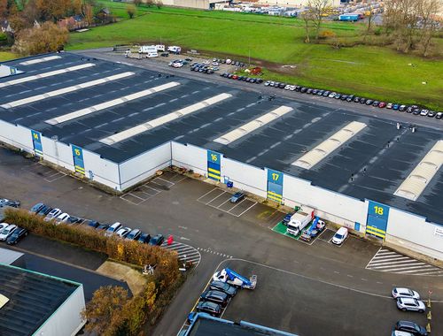                                         Magazijn met bureel te huur in Aartselaar, € 9.504
