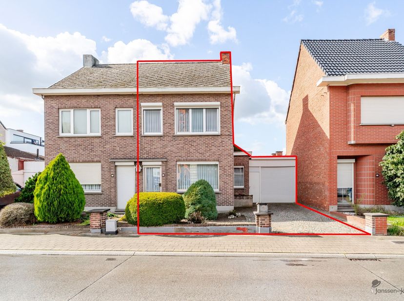 Huis te koop in Houwstraat 7,
                    2580 Beerzel