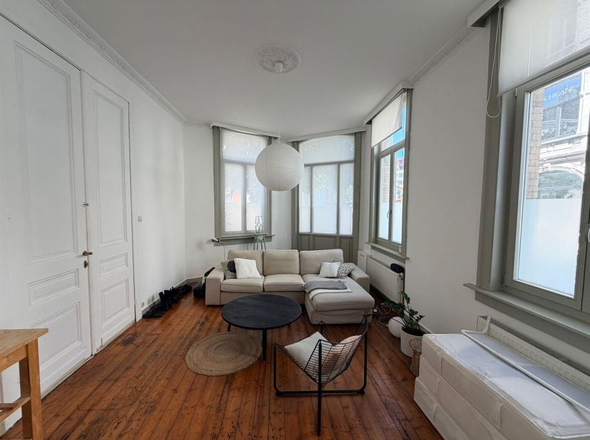 Gelijkvloers 1-slpk appartement te huur in Oud Berchem<br />
Ligging: het appartement ligt op een centrale en gegeerde locatie in Berchem, met vlotte