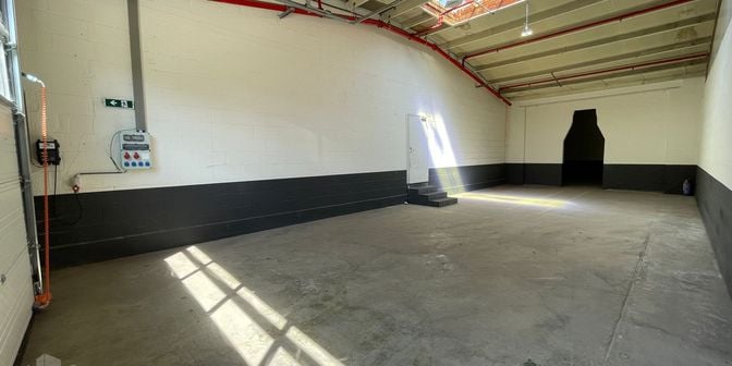 Bedrijfsvastgoed te huur in Izegemsestraat 95, 8800 Roeselare
