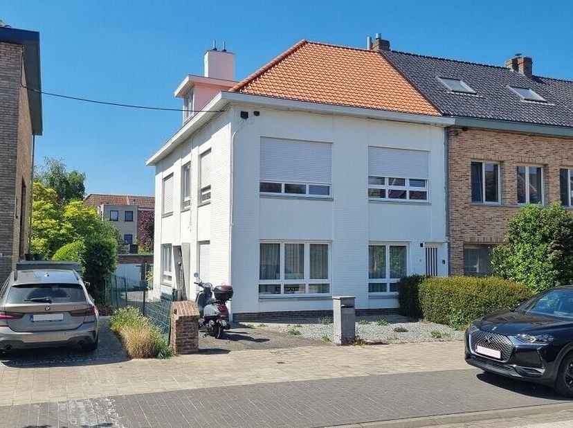 Appartement à vendre
                    à 8000 Sint-Pieters