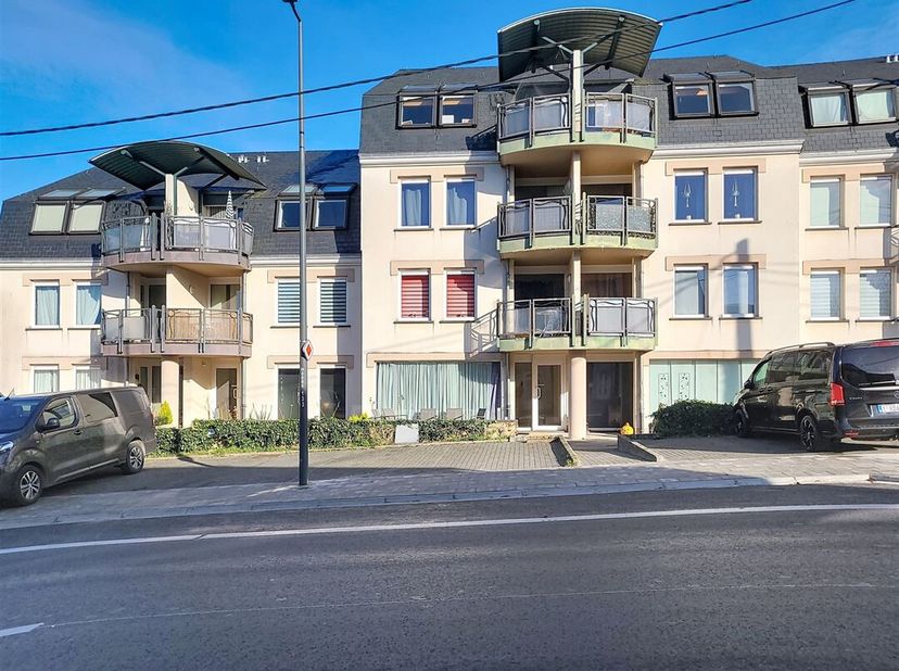 W Immobilière biedt u in Athus (Aubange) een mooi appartement met twee slaapkamers aan, met een totale oppervlakte van 69 m². Het pand bestaat uit een