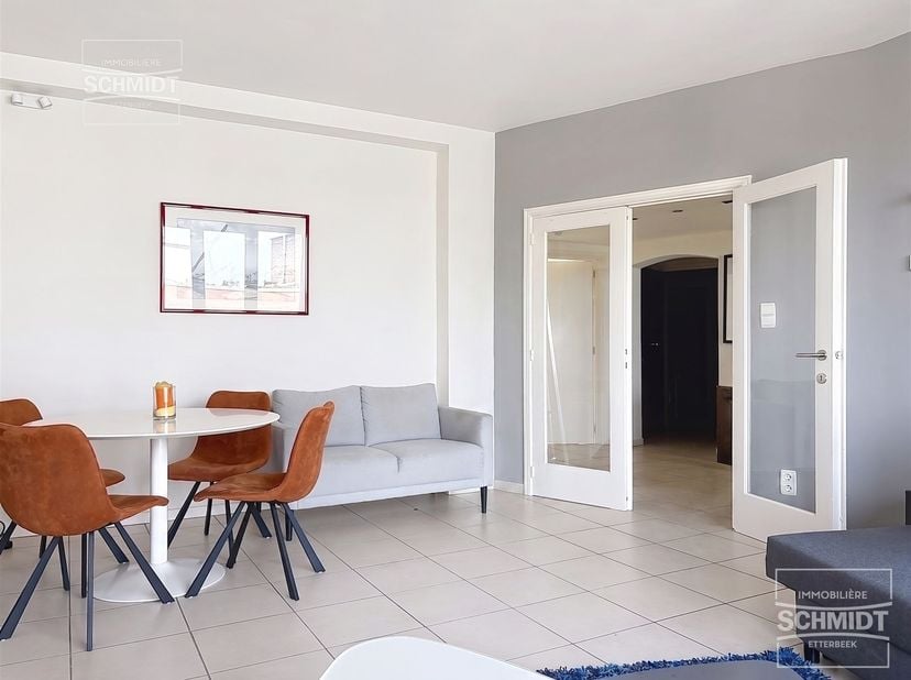 IMMOSCHMIDT (Réf :16776) - ETTERBEEK (Quartier Pétillon) - LIBRE 1/09/26 .Très bel  appartement MEUBLE de 73m², très lumineux. Il se compose d'un livi