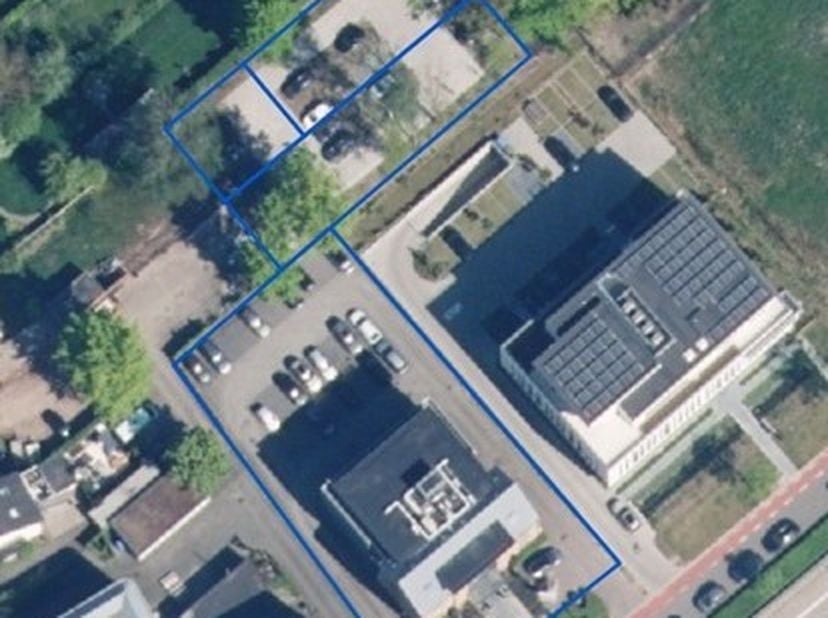 Op een uitstekende zichtlocatie aan de binnenzijde van de Grote Ring van Hasselt bevindt zich dit instapklare kantoorgebouw van 1.750 m², verdeeld ove