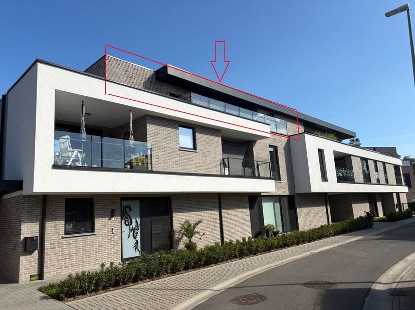 Wonen aan het water te Bree.<br />
Prachtig recent appartement (ca 103m² bruto opp) met ruim terras van ca 24m² op verdieping 2 in residentie Kanaalst