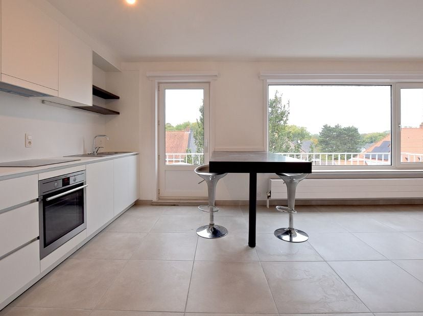 2 appartementen  (gerenoveerd in 2024) mogelijk afzonderlijk te verhuren 99m² + 46m², samen 145m²! - huuropbrengst 1500 €/maand!<br />
- appartement o