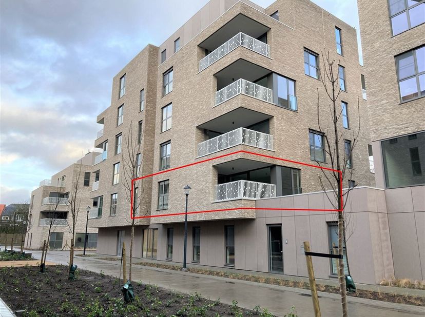 Stijlvol appartement met 2 slaapkamers en een ruim terras met uniek uitzicht, op een toplocatie in Lier! <br />
Ligging:<br />
Dit aangename apparteme
