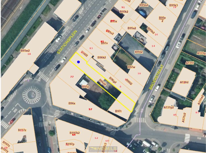 HORECAPAND met WOONST op TOPLIGGING IN HET CENTRUM VAN OUDENAARDE. Deze HANDELSZAAK, eerder gekend als "Stad Brugge", beschikt over een COMMERCIELE UI