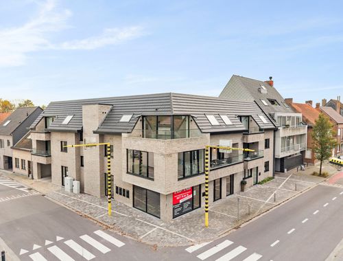                                         Bien commercial à louer à Oosteeklo, € 900
