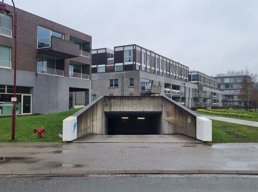 Situé au centre, dans le projet Middle à Boechout, ce parking est proposé à la vente.<br />
Le parking est disponible immédiatement.<br />
<br />
*